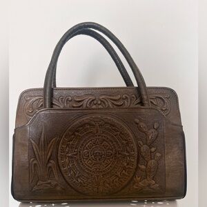 Leather tote purse with detailing